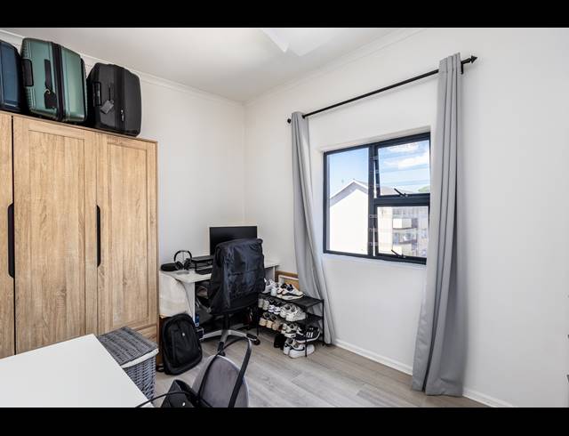 2 BEDROOM APARTMENT FOR SALE IN KENILWORTH